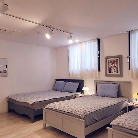 Picasso Guesthouse Мокпо Экстерьер фото