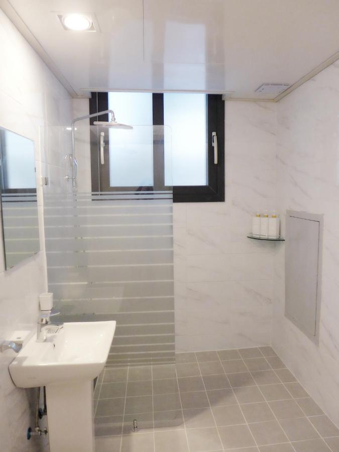 Picasso Guesthouse Мокпо Экстерьер фото