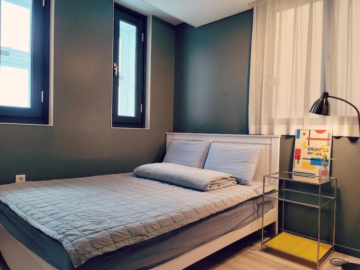 Picasso Guesthouse Мокпо Экстерьер фото