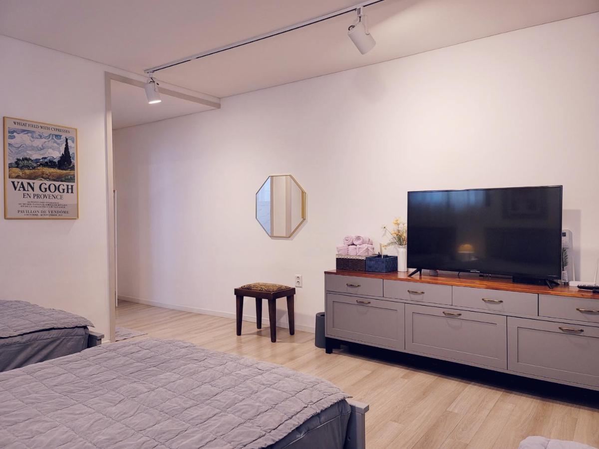Picasso Guesthouse Мокпо Экстерьер фото